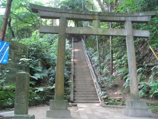 鎌倉円覚寺鐘へ.JPG