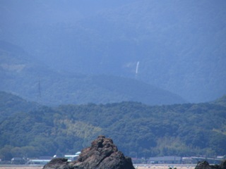 海から那智滝.JPG