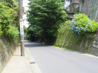 極楽坂切り通し上.JPG