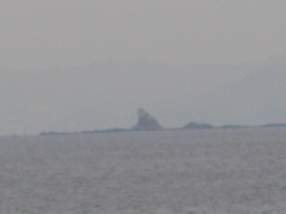 江ノ島烏帽子岩.JPG